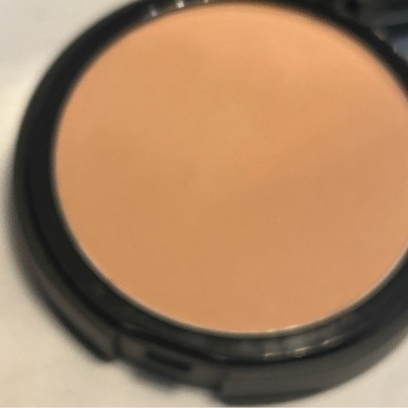 BareMinerals Barepro 16 Hour Skin Perfecting Powder Foundation Light 20 Cool - Picture 6 of 9